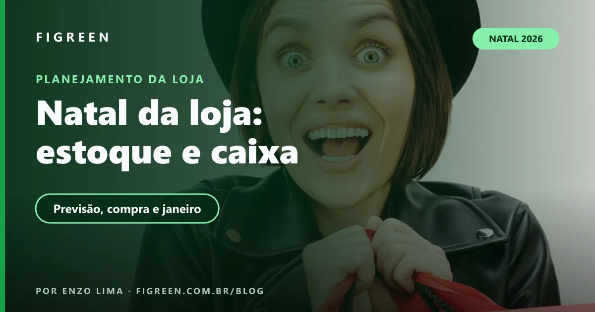 Cliente animada segurando sacolas de compras com a palavra SALE.