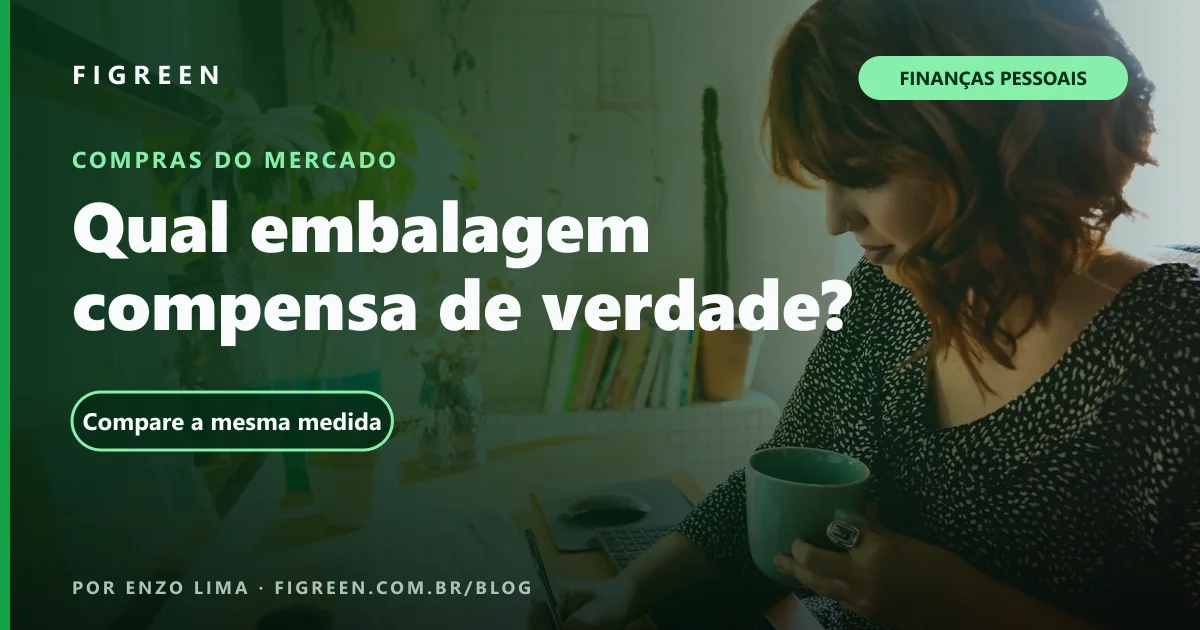 Pessoa confere anotações ao computador, com composição verde da Figreen sobre comparação de preços.
