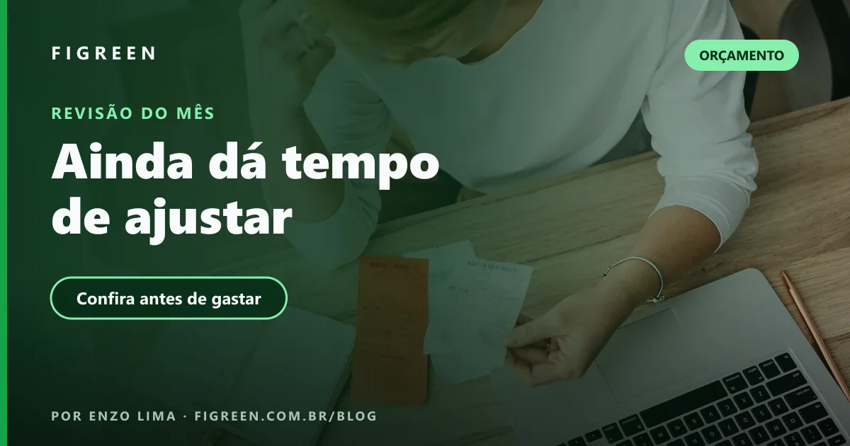 Mulher organizando recibos e anotações ao lado de um notebook, com identidade visual Figreen.